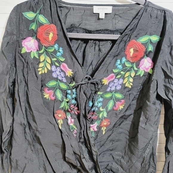 UMGEE GAUZY FLORAL EMBROIDERED DETAIL LONG SLEEVE BLOUSE FAUX WRAP MIDRIFF SZ SM - Picture 3 of 7